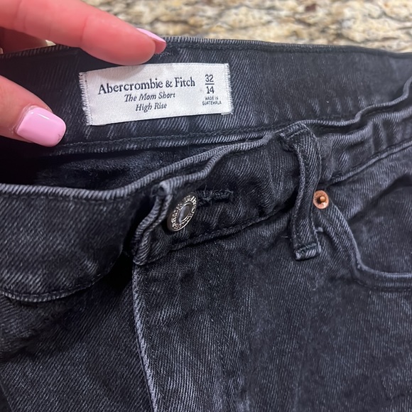 EUC Abercrombie & Fitch Jean Shorts - Picture 2 of 4